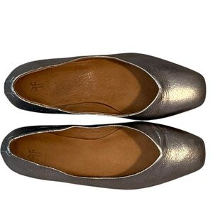 Metallic silver FRYE flats - size 6